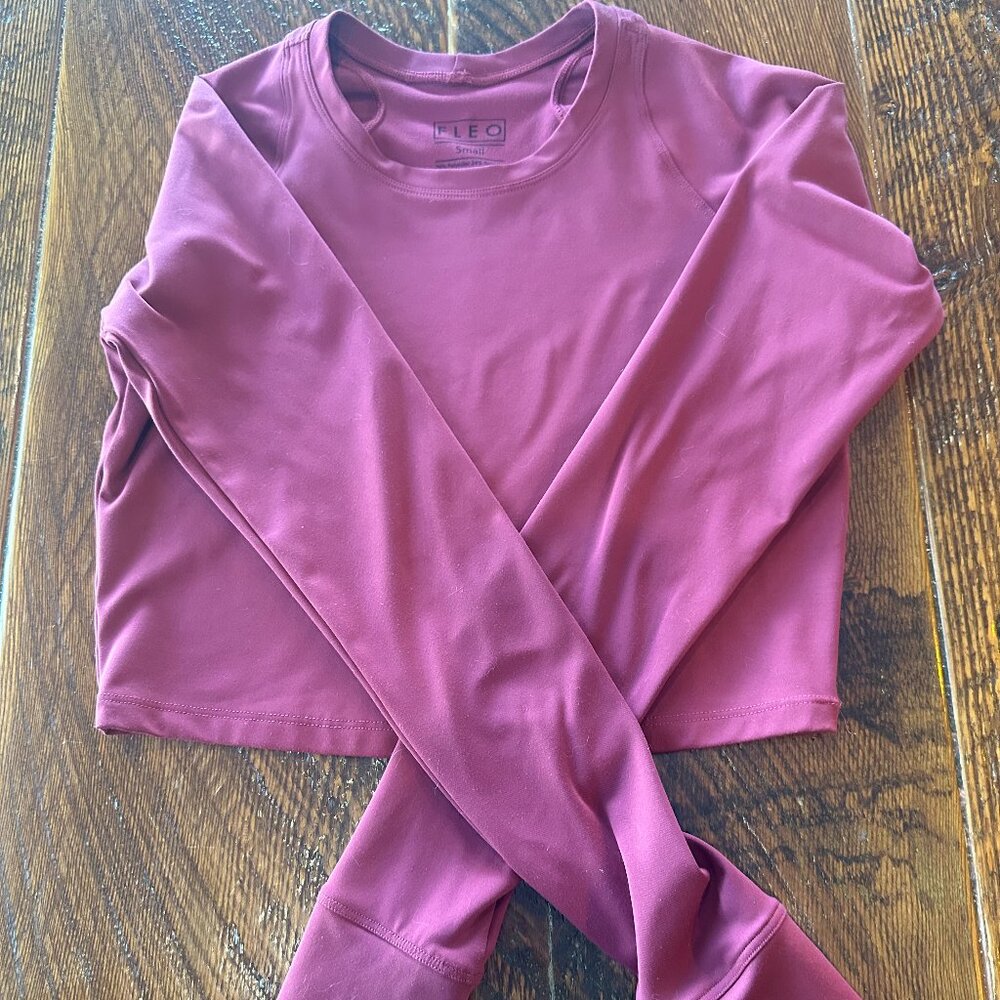 FLEO Crop Long Sleeve Training Top – Women’s Small